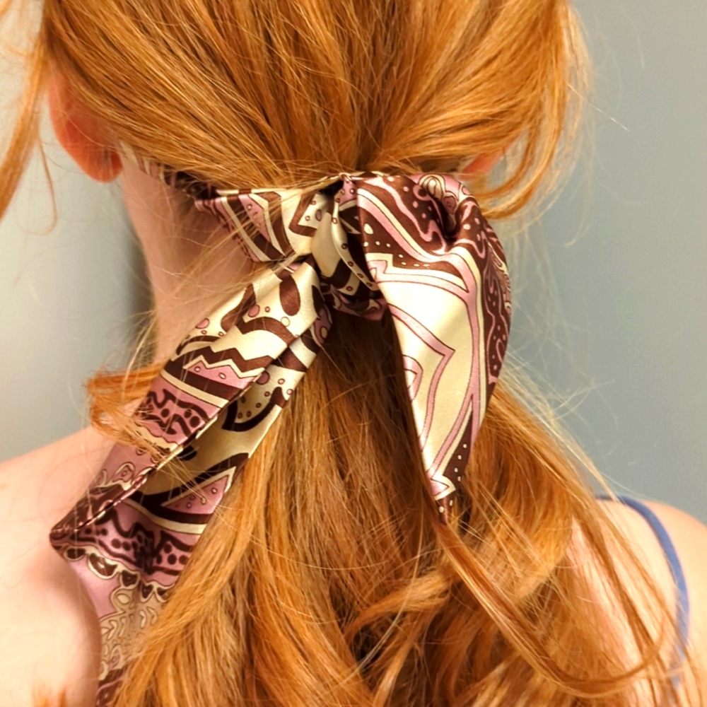 Headscarf in pink paisley